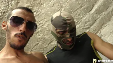 Bottom volontaire avec deux rebeus actifs