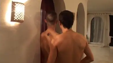 Jeune hétéro tunisien baise un couple gay libertin