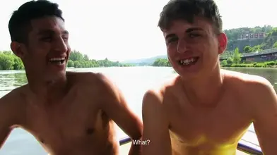 Jeune gigolo invite son pote Ali pour que je les baise