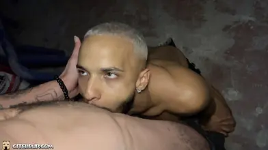 Un bon cul, ça se lâche pas, cousin ! (soft)