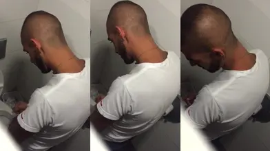 Kabyle espionné en train de se branler dans les chiottes