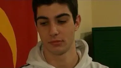 Jeunes lascars beurs et matons virils baisent en zonzon