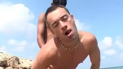 Plan cul sauvage sur une plage marocaine