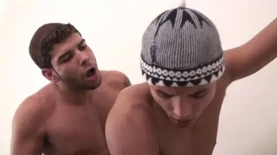 Belles gueules basanées avec grosses queues circoncises pour une baise arabe bareback