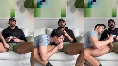 Il suce son mec pendant qui joue à la console