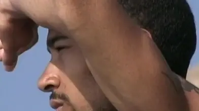 Plan cruising sur une plage sauvage