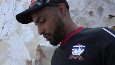 Tahar, son pote arabe, le baise