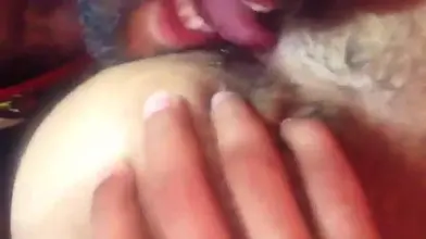 Je me fait lécher l'anus par un arabe viril