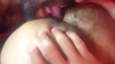 Je me fait lécher l'anus par un arabe viril