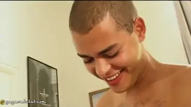 Jeune mec touriste français baisé par deux marocains mignons