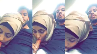 Arabe charmant sucé par sa petite amie dans un taxi