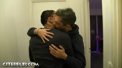 À quatre pattes — session intense de Juliano