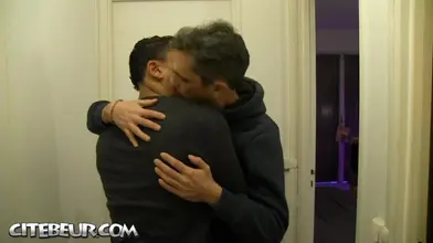 À quatre pattes — session intense de Juliano