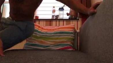 Jeune rebeu musclé se masturbe