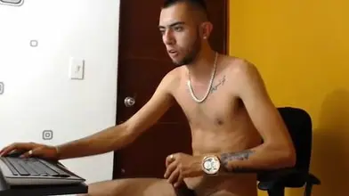 Jeune marocain sexy se branle en cam