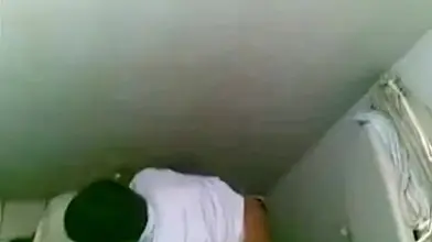 Jeunes arabes surpris au chiottes