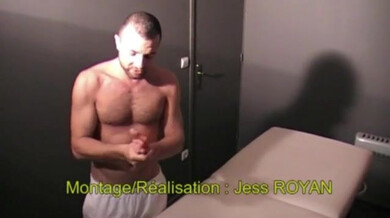 Il suce la bite de son masseur marocain (Malik)