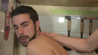 Un bon cul enculé par derrière par un jeune TBM