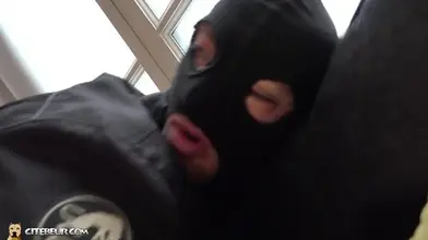 La gueule à jus d'un lascars domi et hard