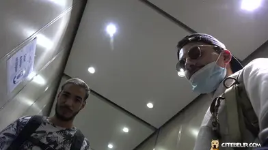 Beau gosse algérien & moment complice