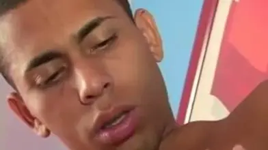 Gros zob à pomper avant de se faire enculer