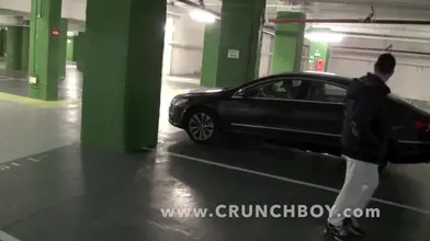 Lascars domi baise un inconnu dans un parking