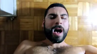 Auto éjac faciale d'un libanais