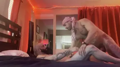 Bel arabe musclé baise un homme passif