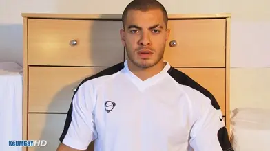 Farid, un footeux hétéro se laisse tripoter et pomper