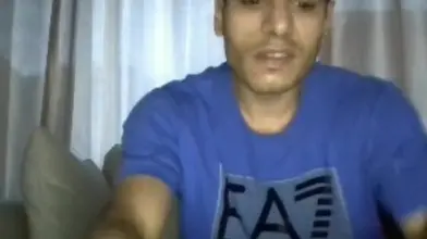 Amateur Algérien se branle devant sa webcam avec sa grosse bite circoncise
