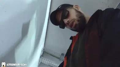 Plan suce discret au parking avec un lascar