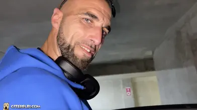 Shelam XXL se fait plaisir sur le parking