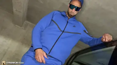 Shelam XXL se fait plaisir sur le parking