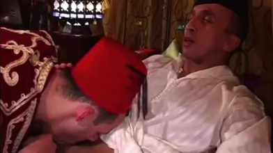 Dépucelé par mon pote