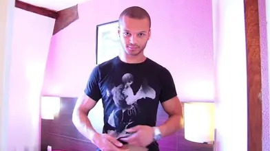 Une douche avec Bachir