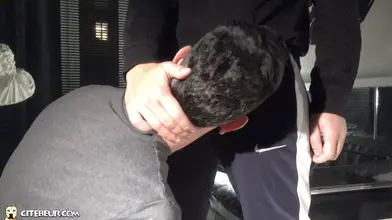 Marocain hétéro baise le cul d'un motard