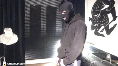 Marocain hétéro baise le cul d'un motard