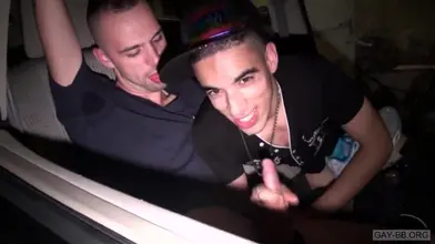 Plan bagnole et baise discrete dans la cité