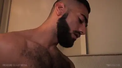 Arrosé au sperme par un beau libanais avec un gros zob