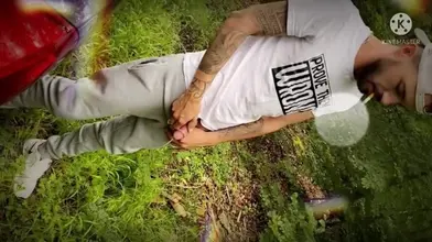 Pause branle et suce sur la route