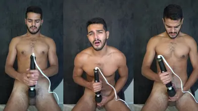 Explosion orgasmique avec un masseur anal