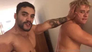 Dans l'intimité sexuelle d'Arad et de son petit ami (Alam)