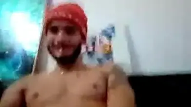 Un fumeur d'herbe montre sa bite