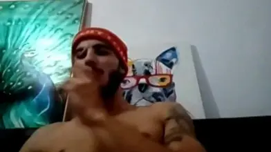 Un fumeur d'herbe montre sa bite