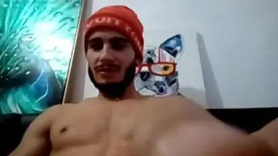 Un fumeur d'herbe montre sa bite