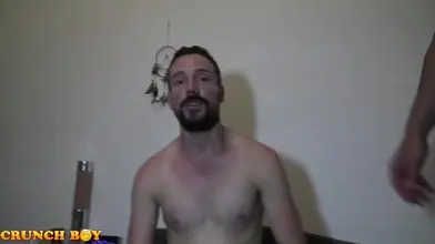 Un mangeur de sperme sert un voyou à Nîmes (France)