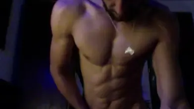 Sextape gay : Jeune passif défoncé par un jock maghrébin