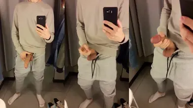 Un voyou en survêtement sort sa bite