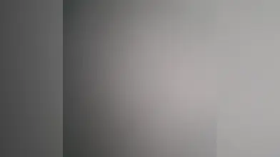 Un Maghrébin joufflu se branle dans sa bagnole