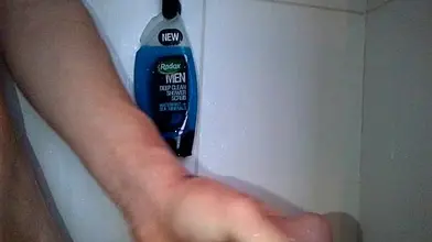 La bite de Farid (se branlant sous la douche)
